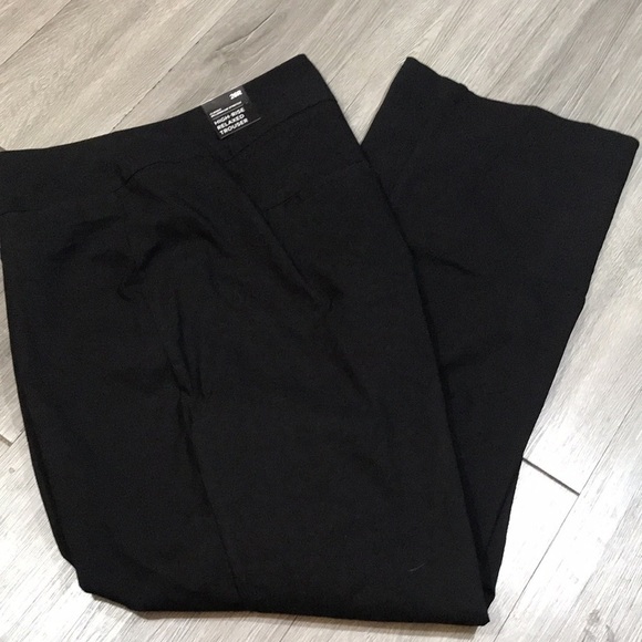 Torrid NWT Studio Black High Rise Relaxed Trousers size 26 - Picture 5 of 9